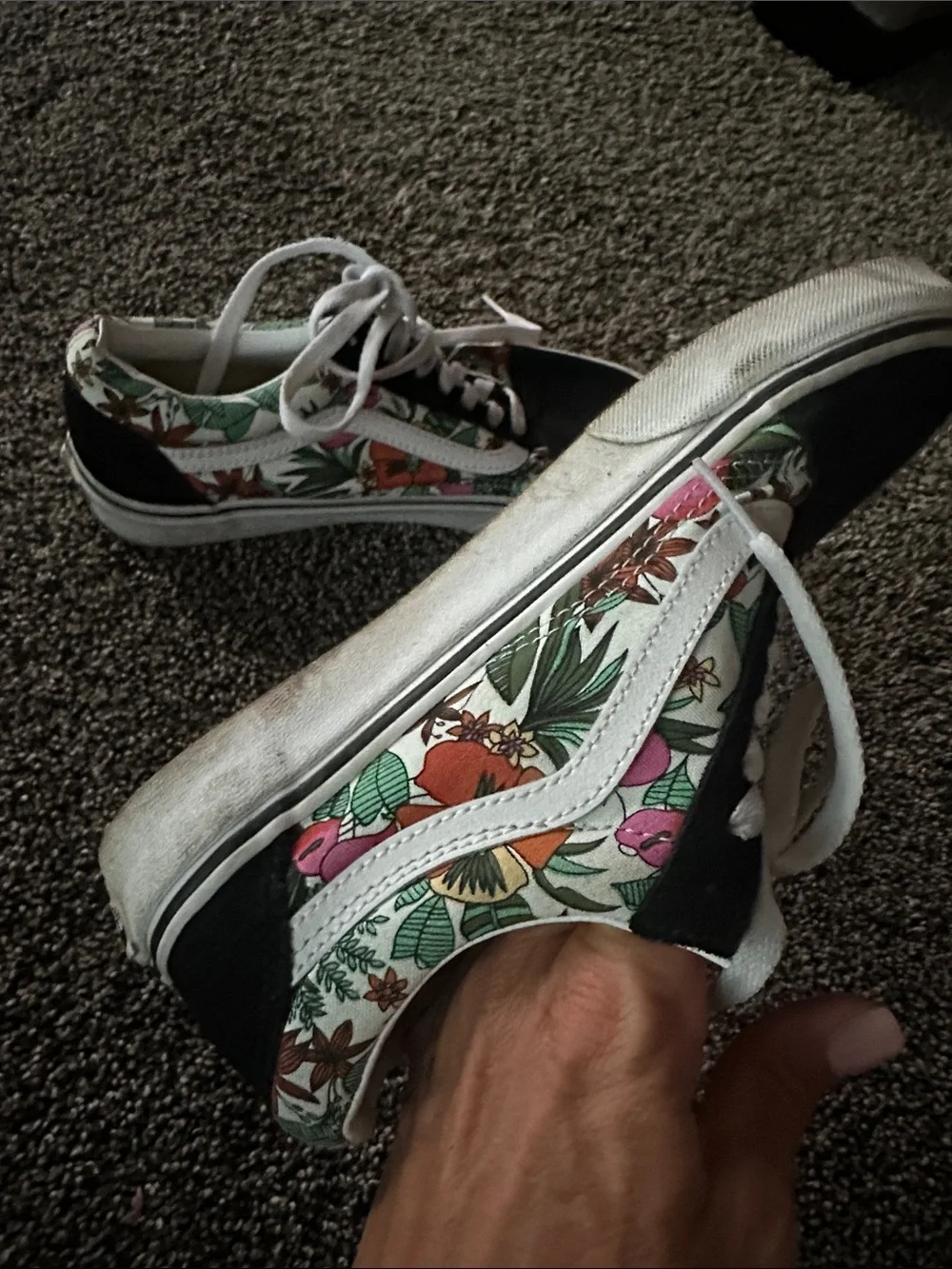 Vans Unisex Floral Low-Top Sneakers Black, White & Multicolor 7.5 Concert Fun